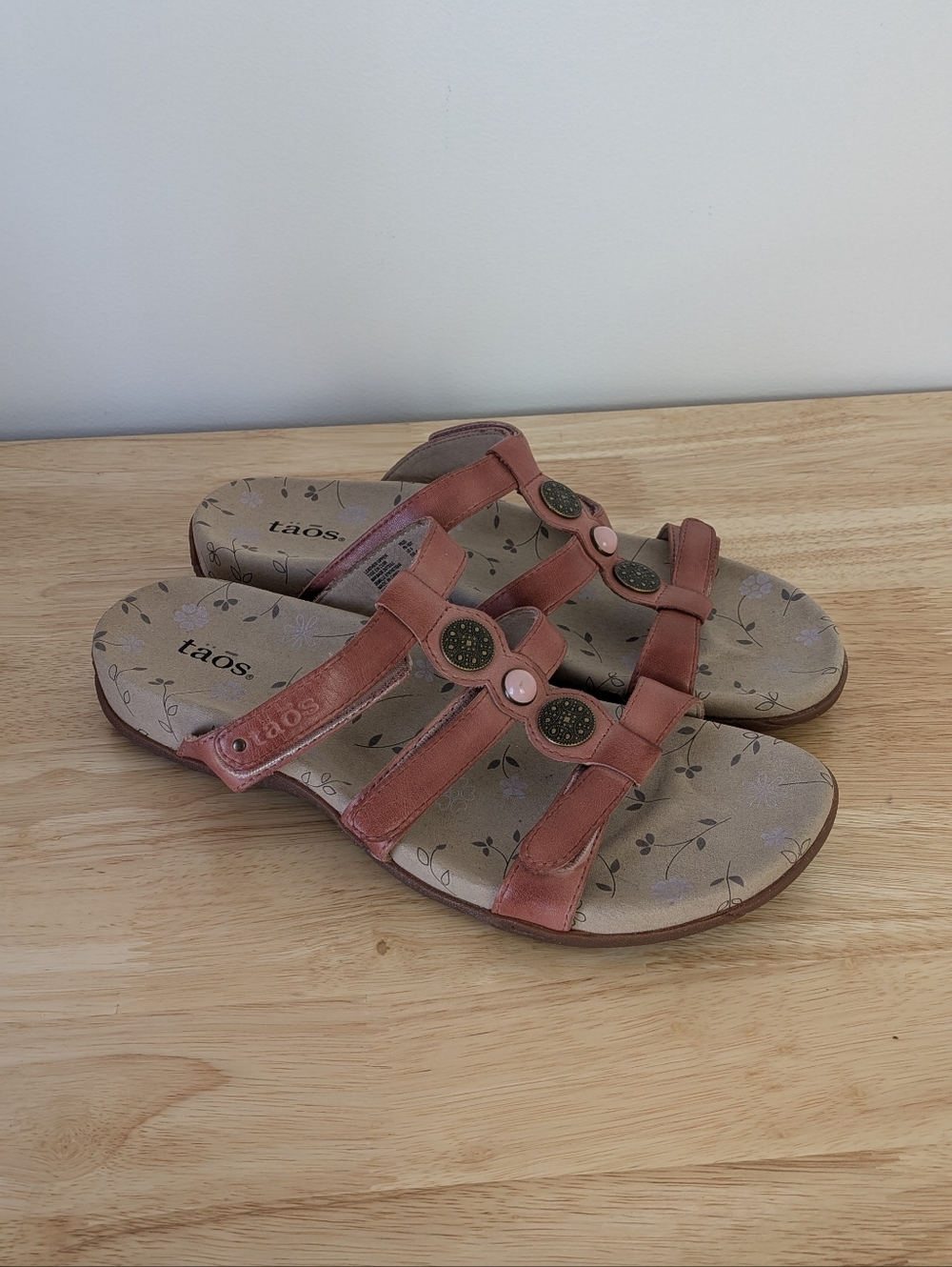 Taos Prize 3 Strappy Adjustable Beaded Leather Sandals Size 9 Arch Support